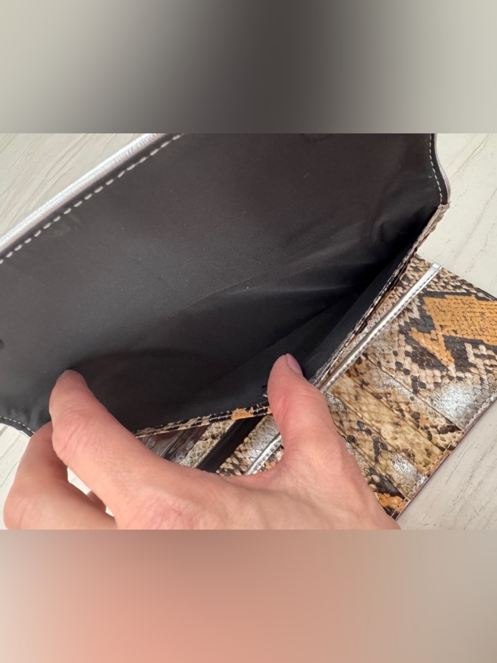 Steve Madden Silver Logo Plate Snake Print Wallet Tan & Brown - Picture 7 of 13